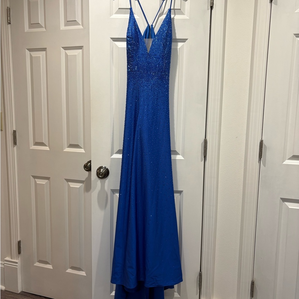 Sleek Royal Blue V-Neck Prom Dress with Beaded Bodice